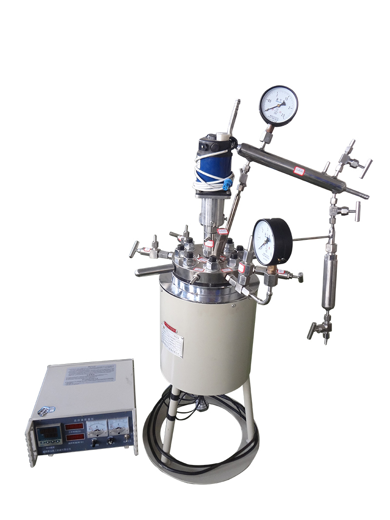 CJ型反應(yīng)釜（帶回收、冷凝裝置）